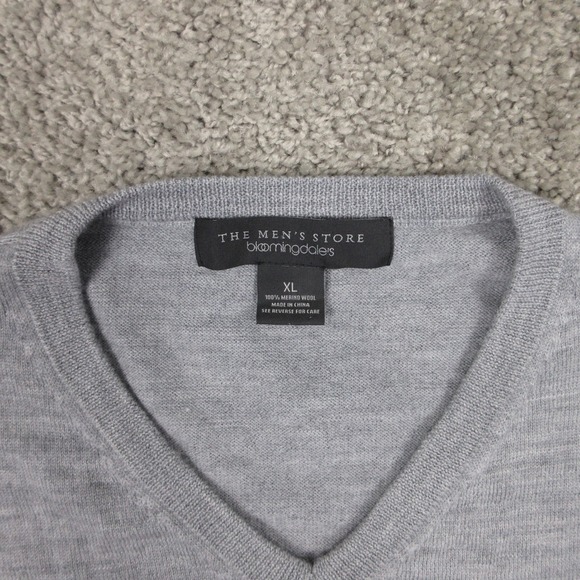 Bloomingdales Sweater Mens XL Gray Merino Wool V-Neck Pullover Knit Heather EUC - Picture 2 of 7